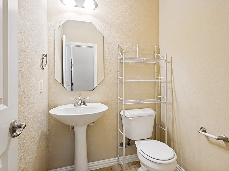 241 Barrington Ln — Photo 15
