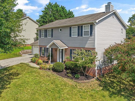 2nd image of 8022 Maple Run Ln