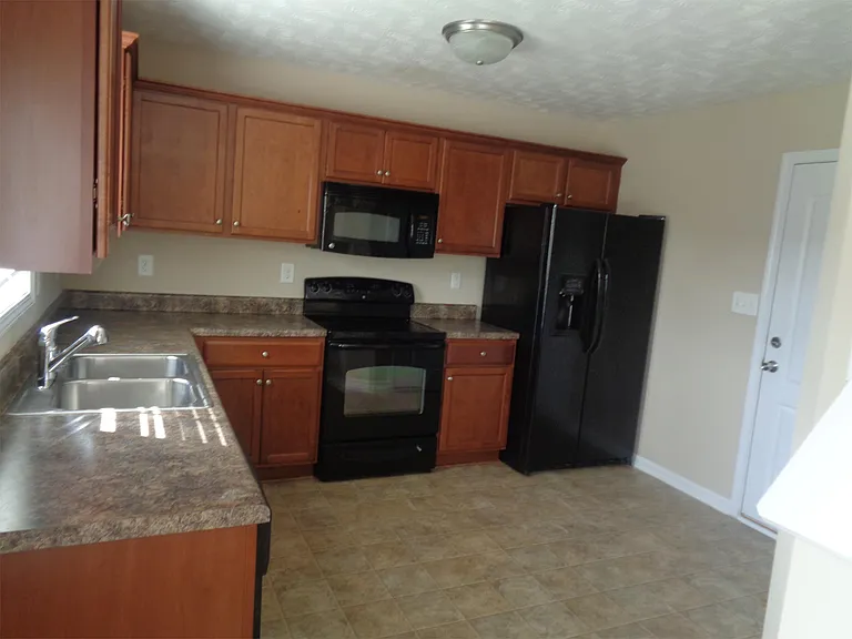 184 Roanoke Dr — Photo 5