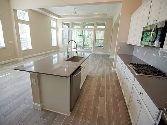 5th image of 2914 Lucena Ln