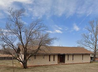 610 N 13th St, Clinton, OK 73601