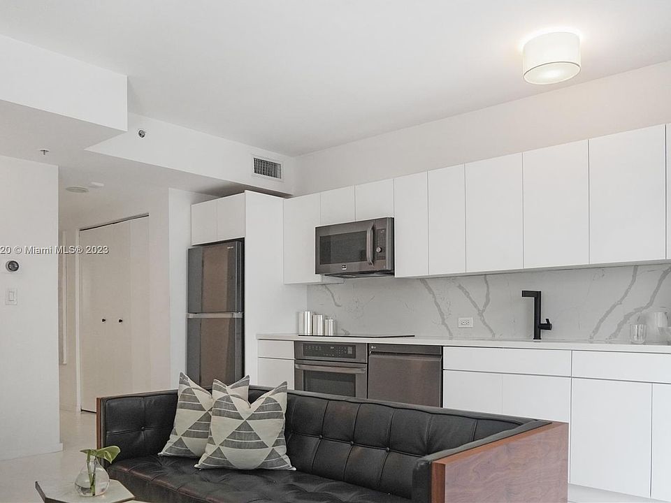 1st image of 435 21st St #114