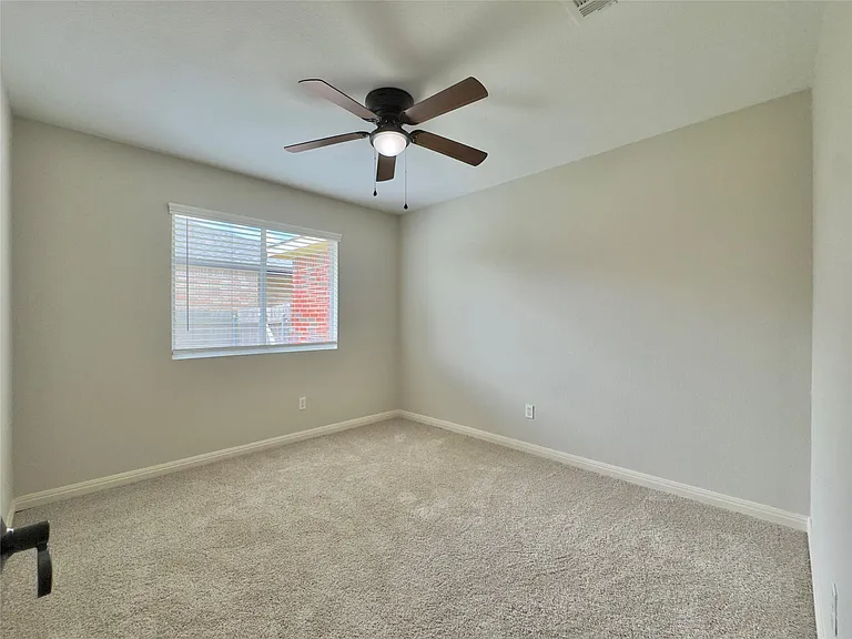 204 Woodley Rd — Photo 35