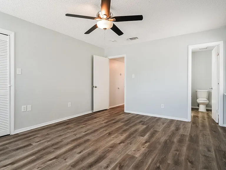 1200 W Mitchell St — Photo 8