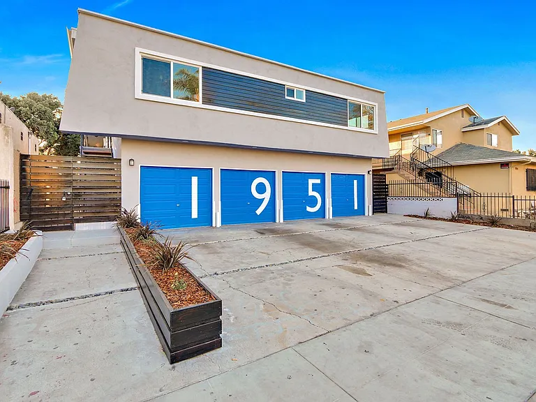 1951 Cedar Ave — Photo 13