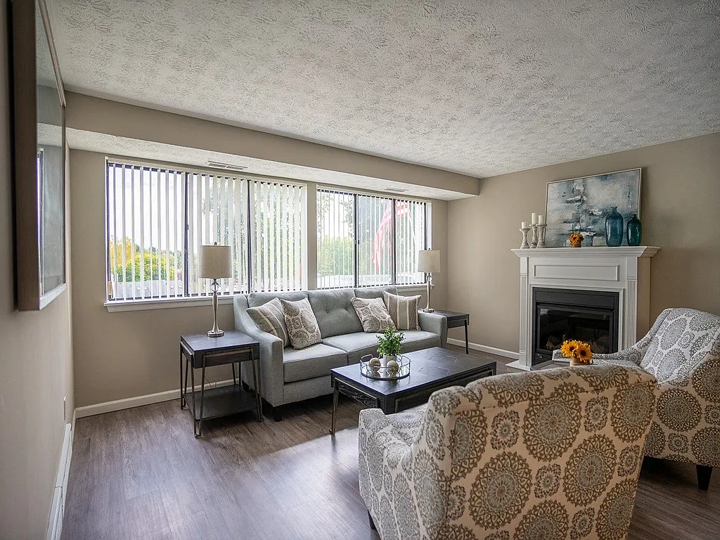 Willow Pond Apartments & Townhouses — Photo 4