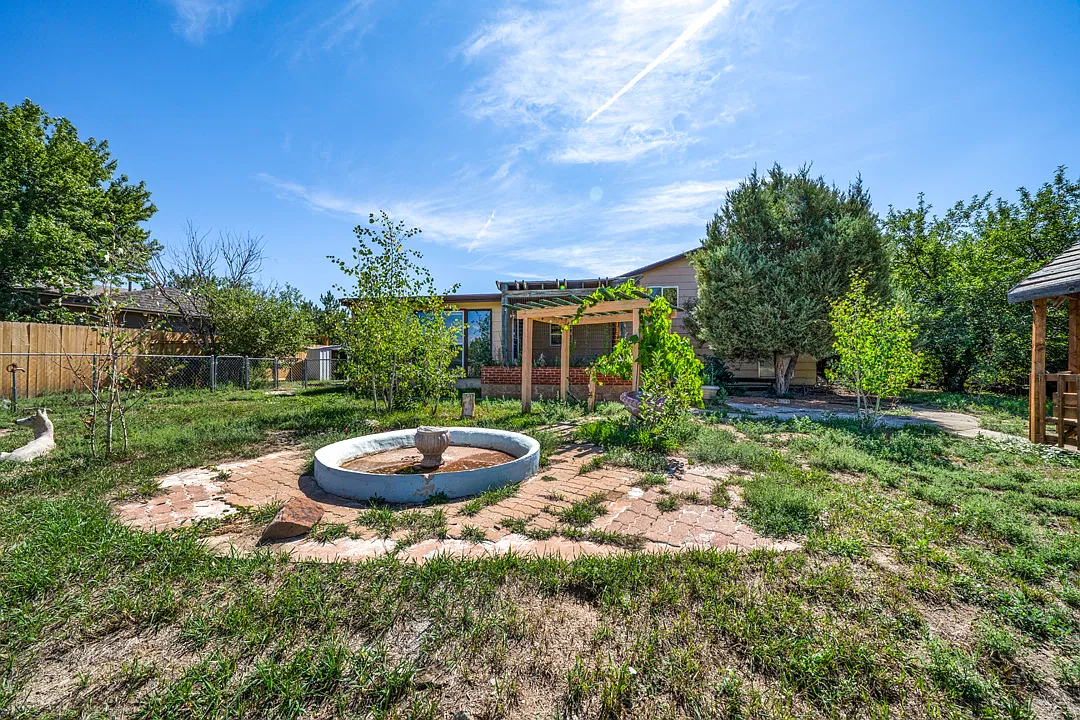 5 bed, 2216 sqft, $2,350 — Photo 4