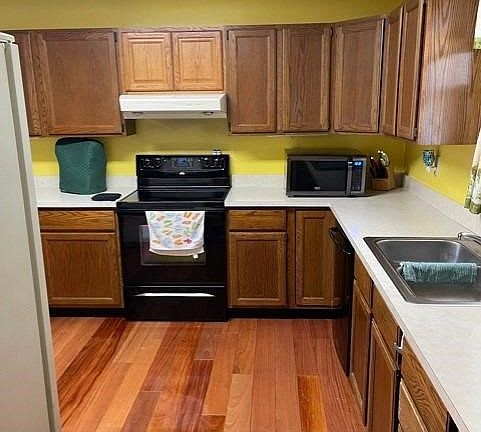 2nd image of 5527 Crystal Dr