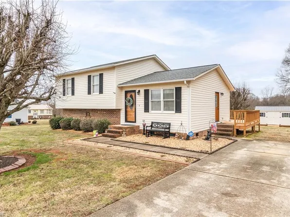 420 Ford St, Yadkinville, NC 27055