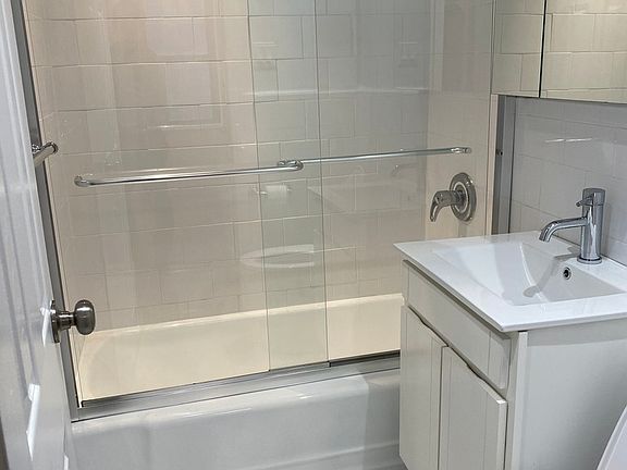 5th image of 141 E 89th St APT 7E