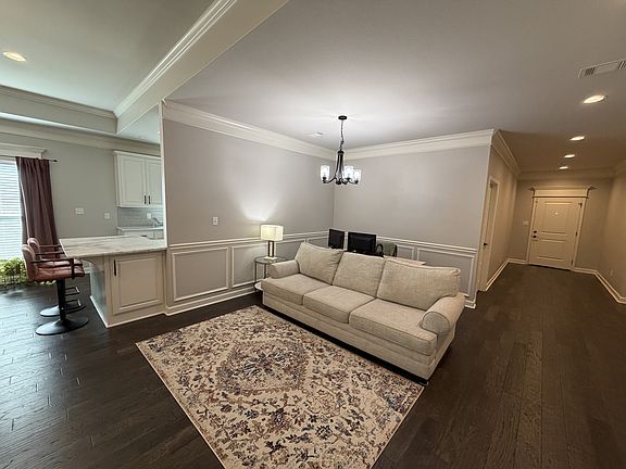 5th image of 3401 Village East Dr