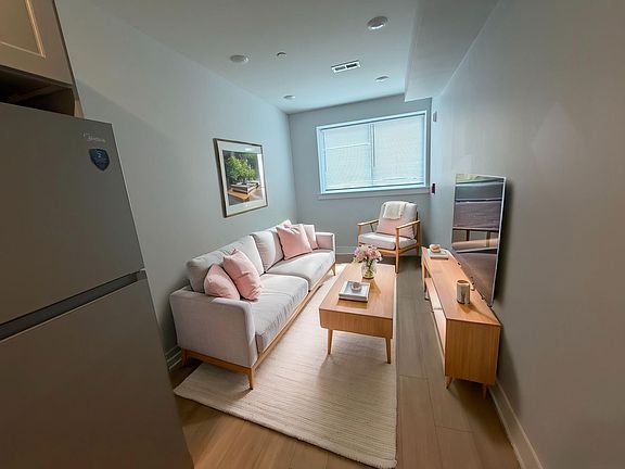 4th image of 3860 Brown St #1