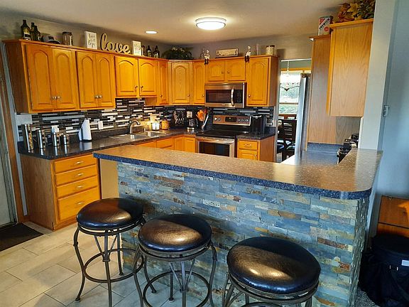 4th image of 212 Joseph Ln