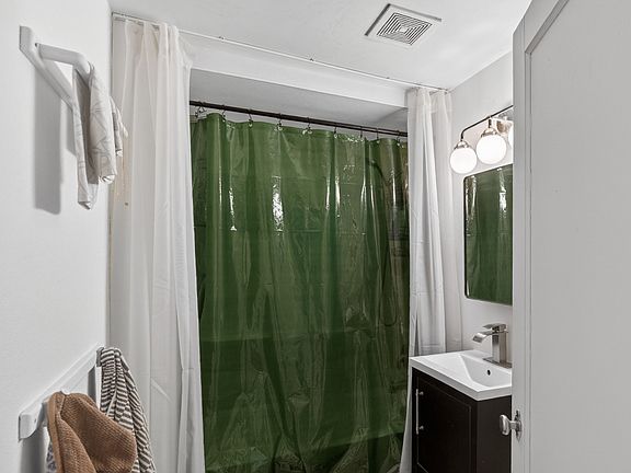 3rd image of 730 NW Ritchie St APT B