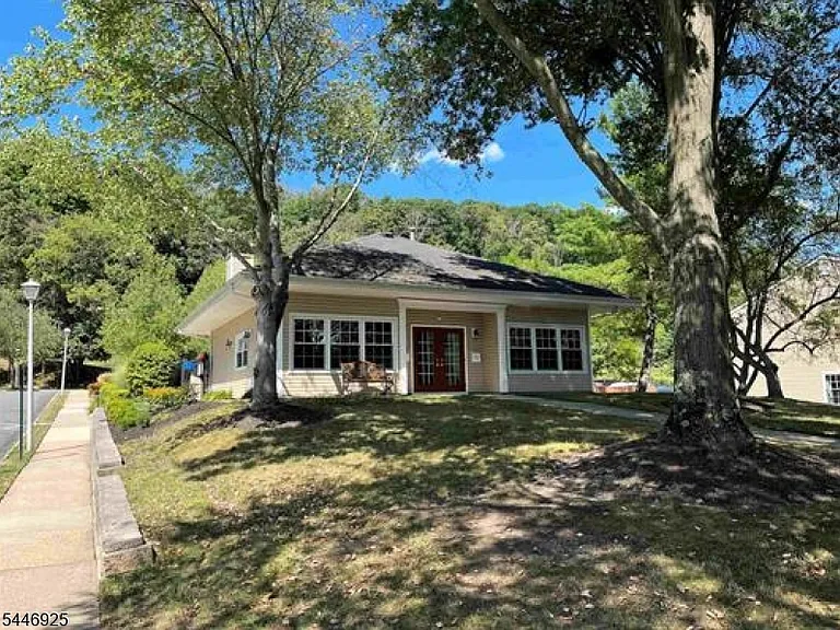 321 Gettysburg Way — Photo 16