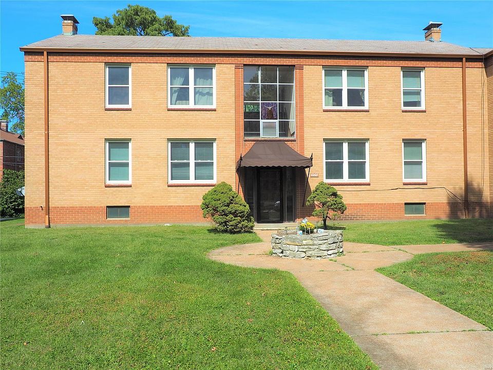 Welcome to 6207 Nagel, Garden Condo, left.  Well maintained Condo in quiet neighborhood south city.  Close to public transportation, shopping, dining, entertainment, park and more!