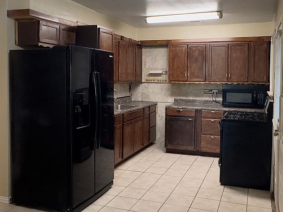 3rd image of 4601 Clover Ln