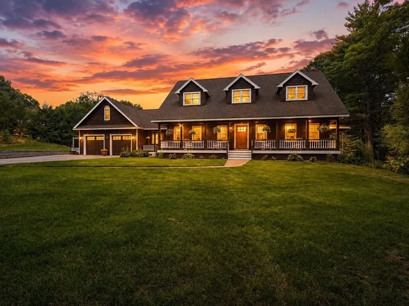 3 Lealand Peck Dr, Wrentham, MA 02093