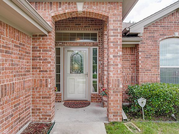 3rd image of 914 Tortuga Ln