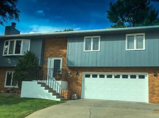 3108 Meadowbrook Dr, Rapid City, SD 57702