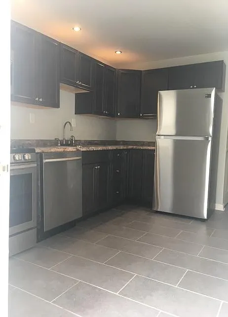 2 bed, 1000 sqft, $1,595 — Photo 2