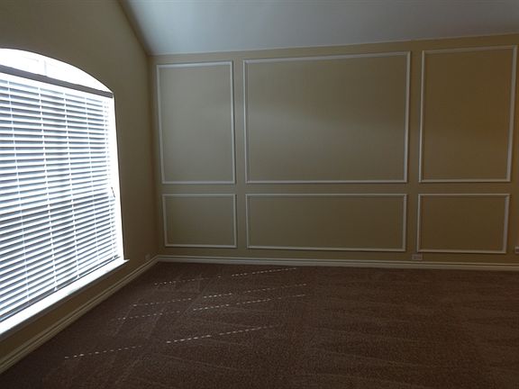 3rd image of 623 Dorchester Ln