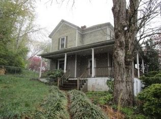 36 Blossom Rd, Scarbro, WV 25917