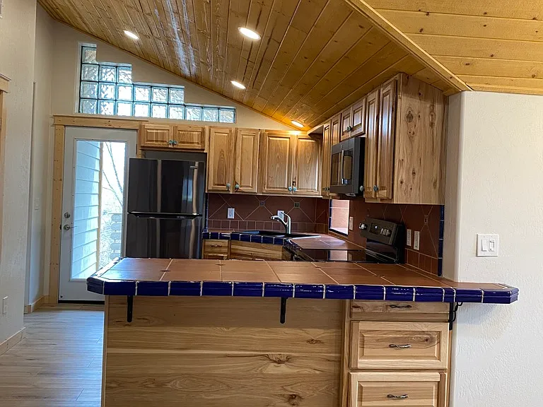 415 E Ashurst Ave — Photo 3