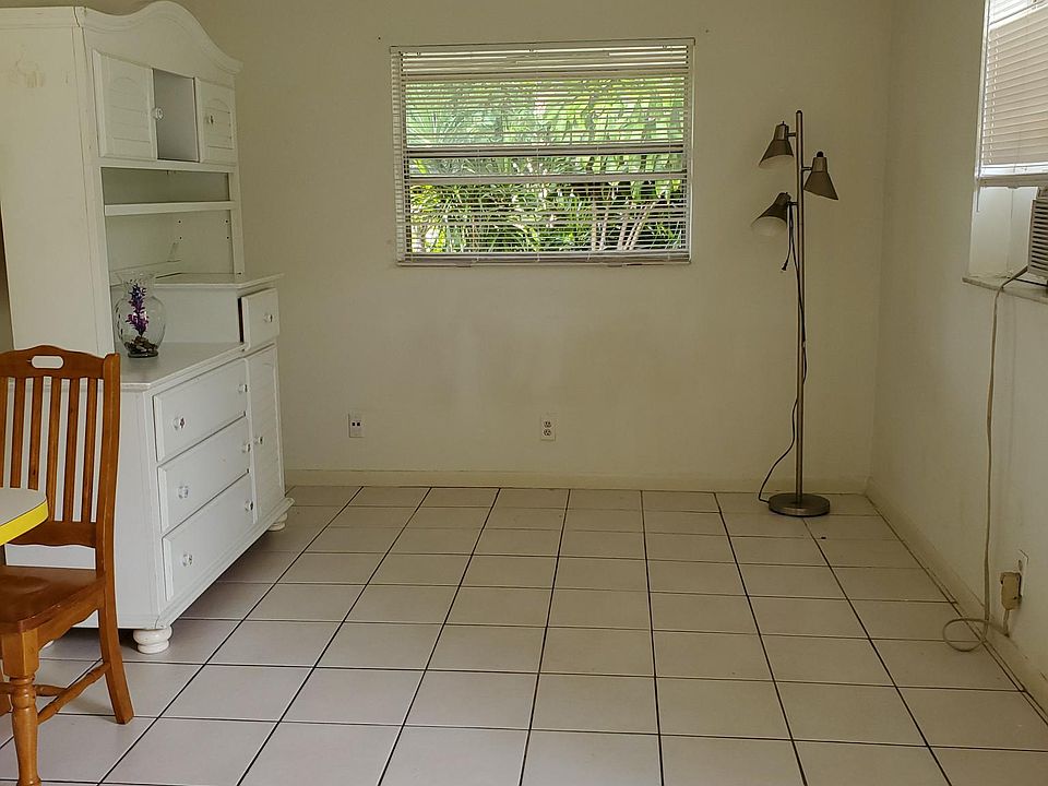 2nd image of 274 SW 9th St APT 3