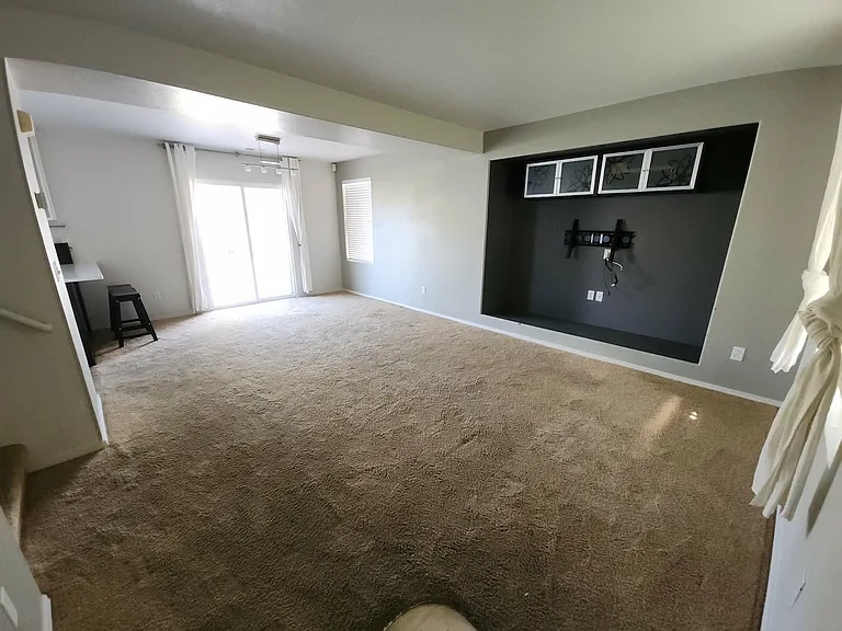 209 E Interlochen Ln — Photo 8