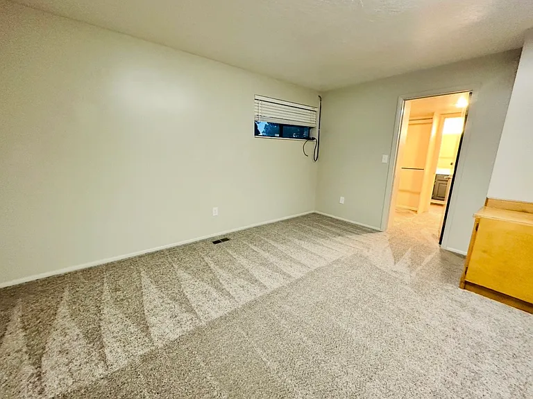 2586 E Woodland Dr #1 — Photo 8