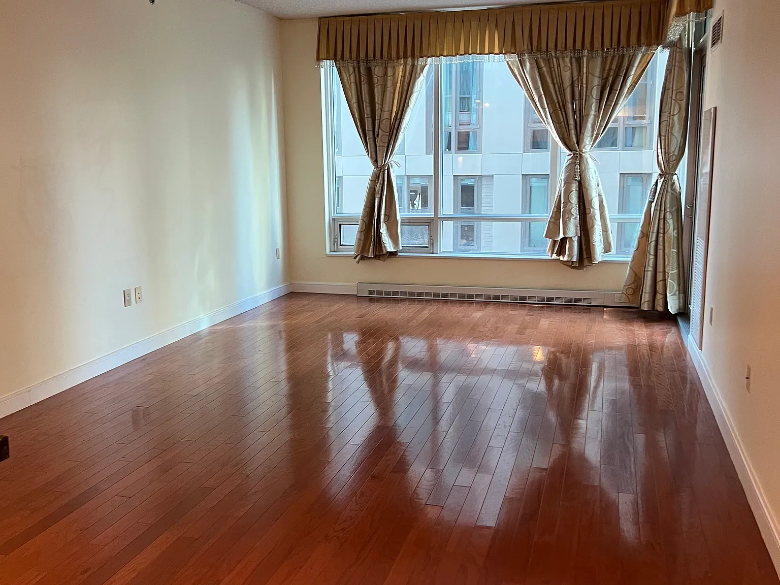 1 bed, 840 sqft, $3,100 — Photo 3
