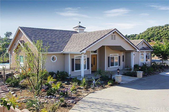 1st image of 25030 Las Palmeras Dr