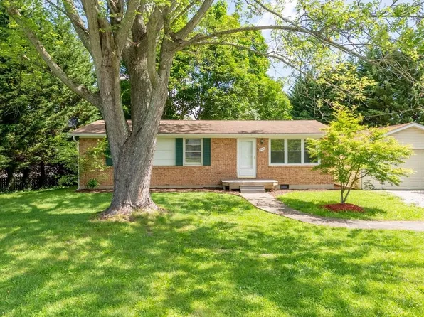 305 Circle Dr SE, Christiansburg, VA 24073