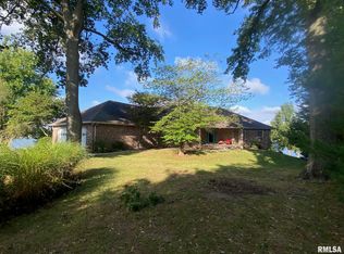 2419 Eastwood Dr, Taylorville, IL 62568