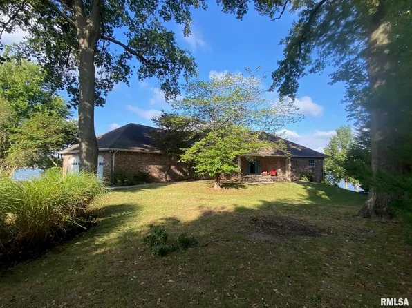 2419 Eastwood Dr, Taylorville, IL 62568