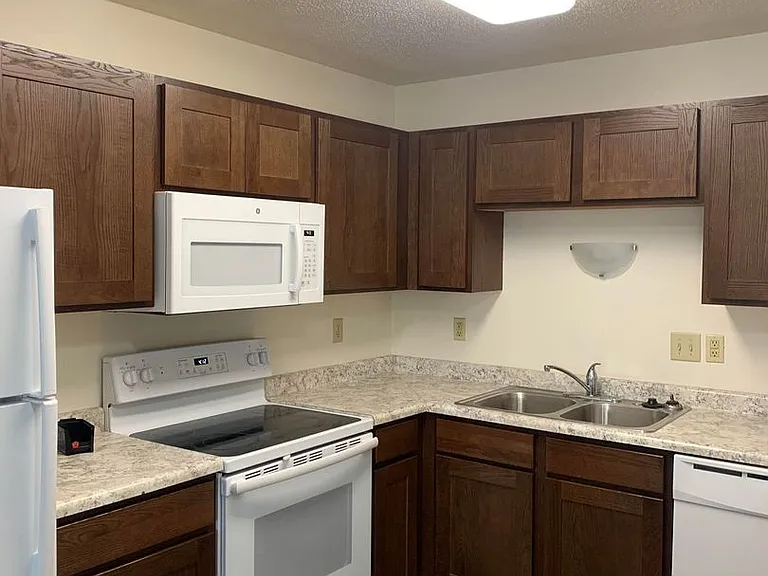 Dakota E & W Apartments — Photo 126