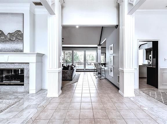 4th image of 205 N Hill Ct