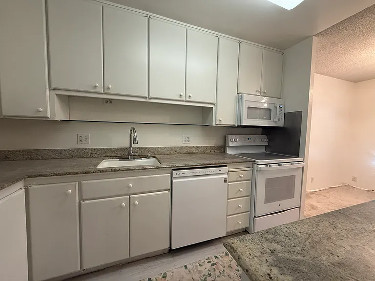 833 N Humboldt St #212 — Photo 8