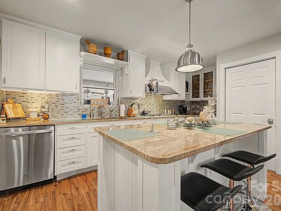 5th image of 5127 Hoover Dr