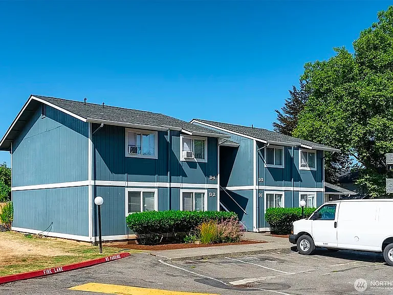 Building Photo - 700 W Maple St #A2