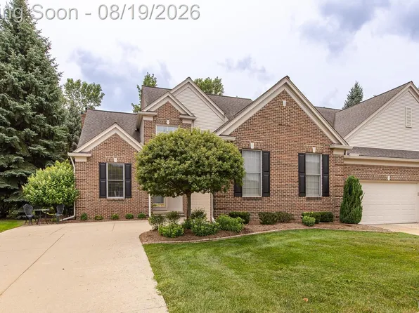 1313 Rock Valley Dr, Rochester, MI 48307