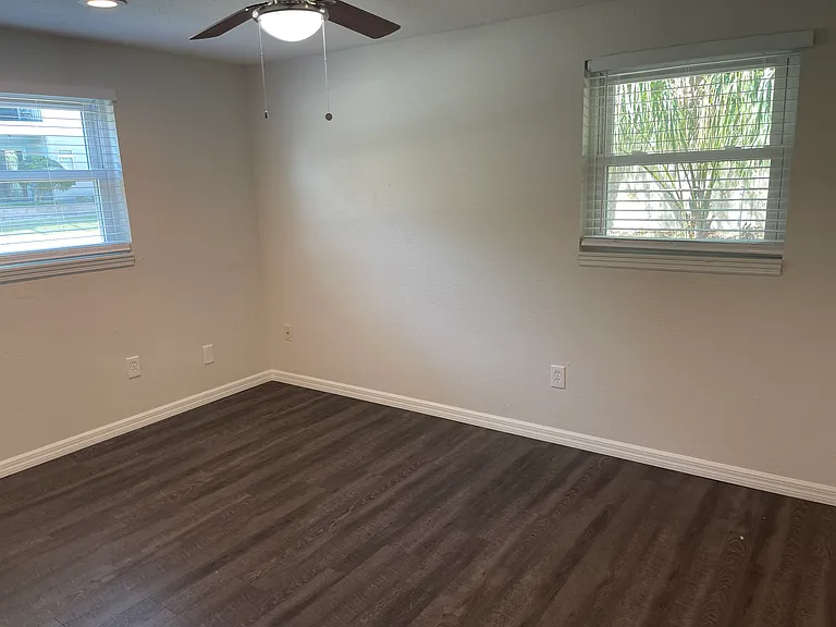 1805 N Manhattan Ave — Photo 14