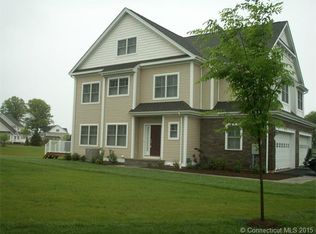 26 Carnoustie Cir, Bloomfield, CT 06002