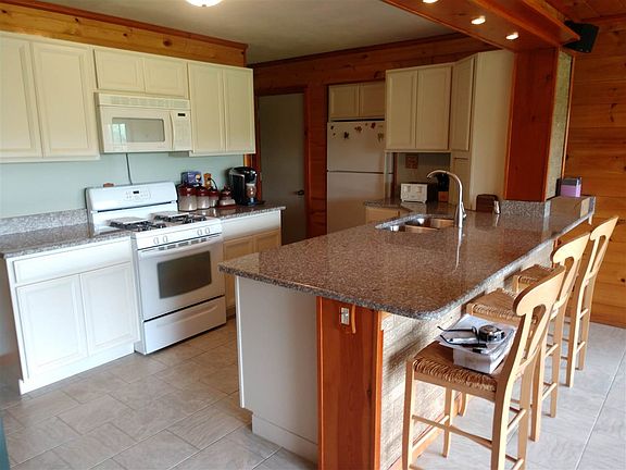5th image of 3324 Cornelia Ave