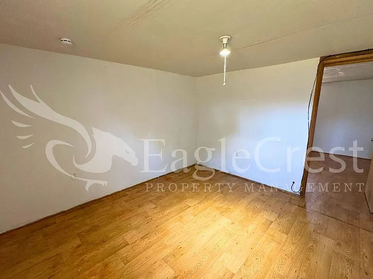 1001 W Chestnut St — Photo 31