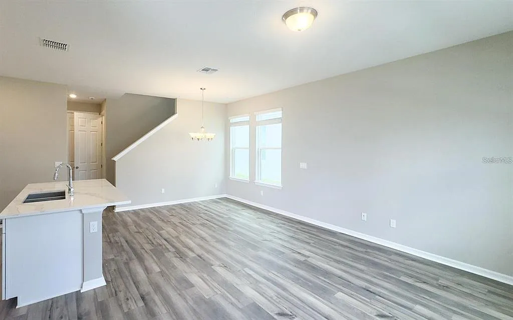 3 bed, 2.5 bath, 1668 sqft, $3,000 — Photo 3