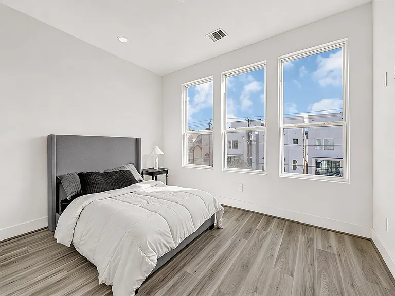 3313 Baer St — Photo 18