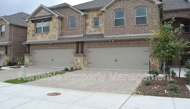 1247 Wiltshire Dr — Photo 1