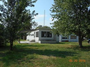 413 E Allen Ave, Witt, IL 62094
